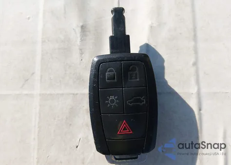 2008 Volvo V50 T5 z USA, uszkodzony, nr VIN YV1MJ672082410896